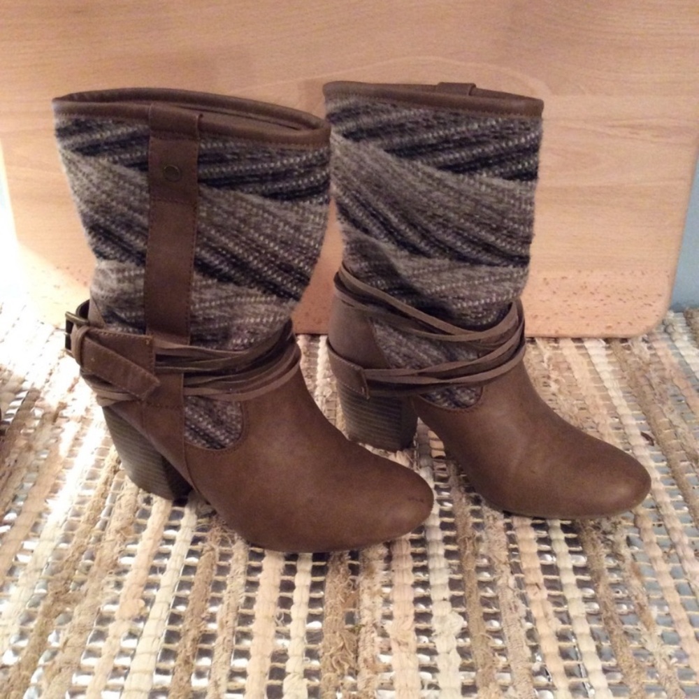 Fun neutral brown boot - Picture 6 of 6